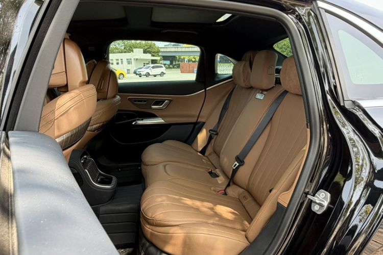 Used Mercedes-Benz E-Class New Energy 2024 E 350 e L Plug-in Hybrid Sedan Interior 2