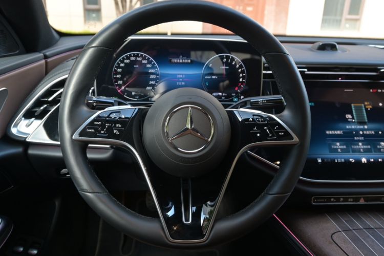 Used Mercedes-Benz E-Class New Energy 2024 E 350 e L Plug-in Hybrid Sedan Interior 2