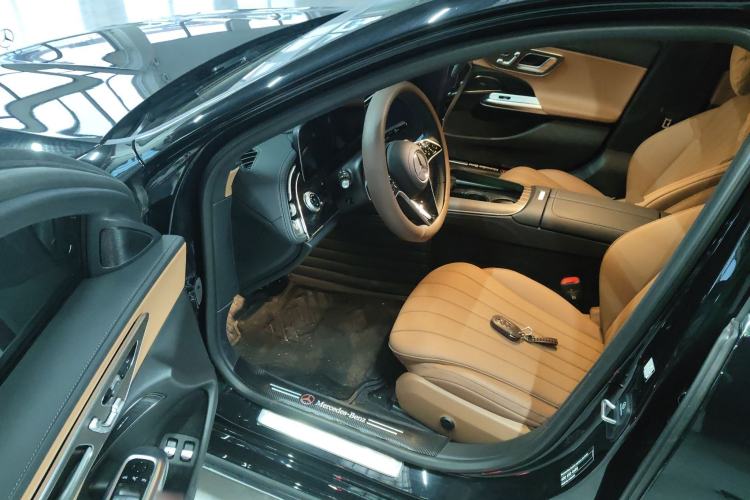 Used Mercedes-Benz E-Class New Energy 2024 E 350 e L Plug-in Hybrid Sedan Interior 3