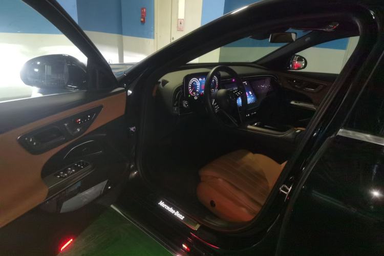 Used Mercedes-Benz E-Class New Energy 2024 E 350 e L Plug-in Hybrid Sedan Interior 3
