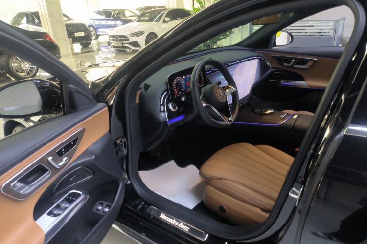 Used Mercedes-Benz E-Class New Energy 2024 E 350 e L Plug-in Hybrid Sedan Interior 3