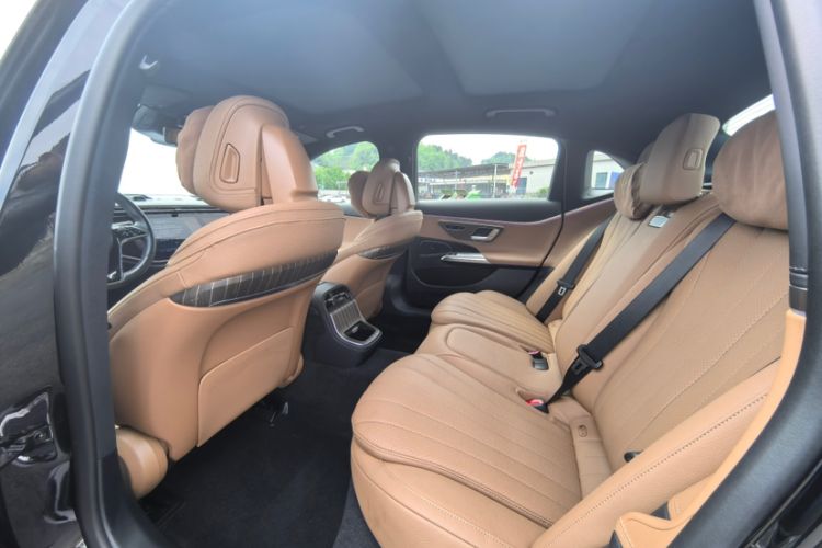 Used Mercedes-Benz E-Class New Energy 2024 E 350 e L Plug-in Hybrid Sedan Interior 3