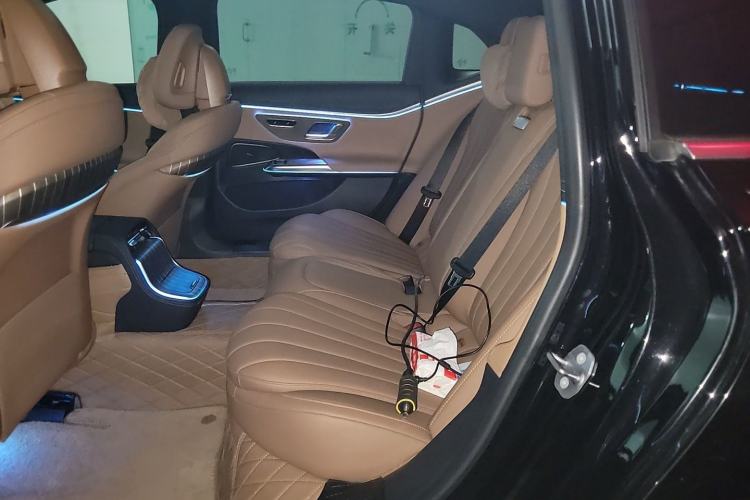 Used Mercedes-Benz E-Class New Energy 2024 E 350 e L Plug-in Hybrid Sedan Interior 4