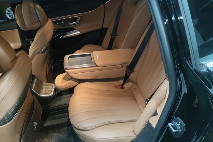 Used Mercedes-Benz E-Class New Energy 2024 E 350 e L Plug-in Hybrid Sedan Interior 4