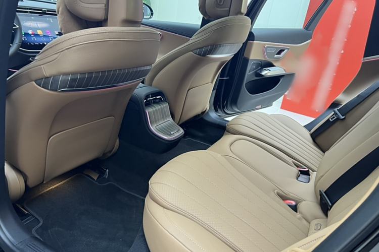 Used Mercedes-Benz E-Class New Energy 2024 E 350 e L Plug-in Hybrid Sedan Interior 4