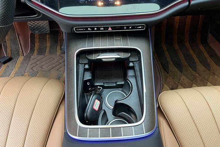 Used Mercedes-Benz E-Class New Energy 2024 E 350 e L Plug-in Hybrid Sedan Interior 4