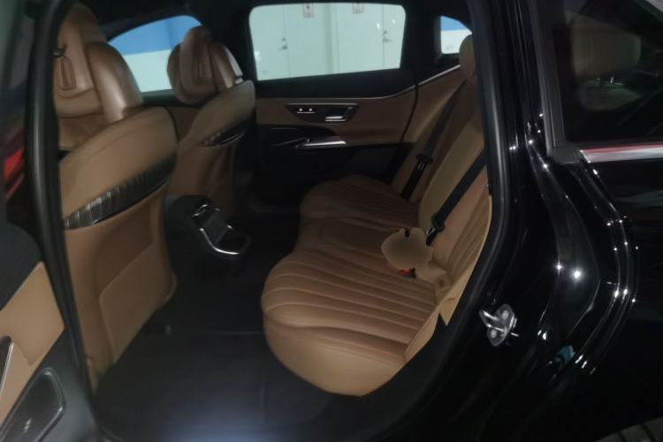 Used Mercedes-Benz E-Class New Energy 2024 E 350 e L Plug-in Hybrid Sedan Interior 4