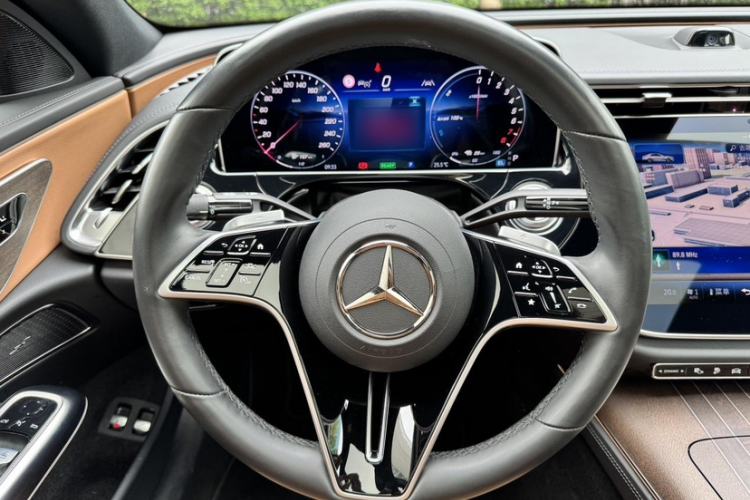 Used Mercedes-Benz E-Class New Energy 2024 E 350 e L Plug-in Hybrid Sedan Interior 4