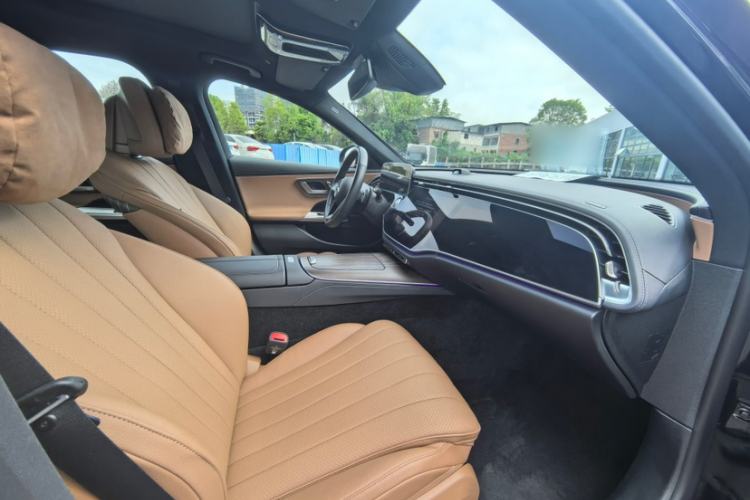 Used Mercedes-Benz E-Class New Energy 2024 E 350 e L Plug-in Hybrid Sedan Interior 4