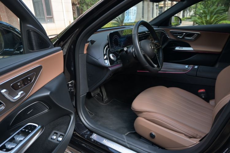 Used Mercedes-Benz E-Class New Energy 2024 E 350 e L Plug-in Hybrid Sedan Interior 5