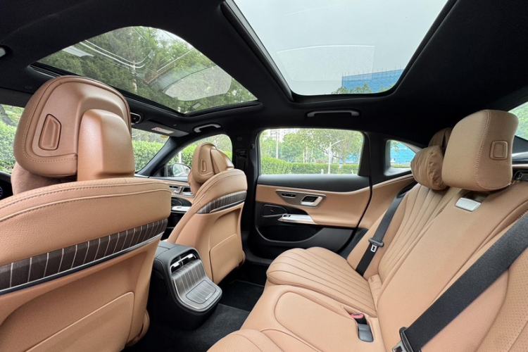 Used Mercedes-Benz E-Class New Energy 2024 E 350 e L Plug-in Hybrid Sedan Interior 6
