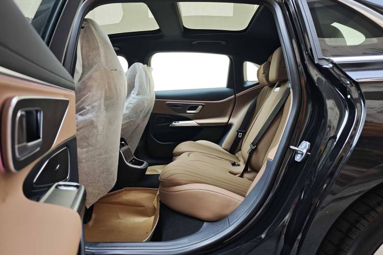 Used Mercedes-Benz E-Class New Energy 2024 E 350 e L Plug-in Hybrid Sedan Interior 7
