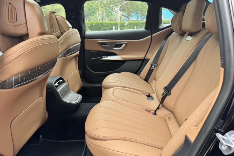 Used Mercedes-Benz E-Class New Energy 2024 E 350 e L Plug-in Hybrid Sedan Interior 7
