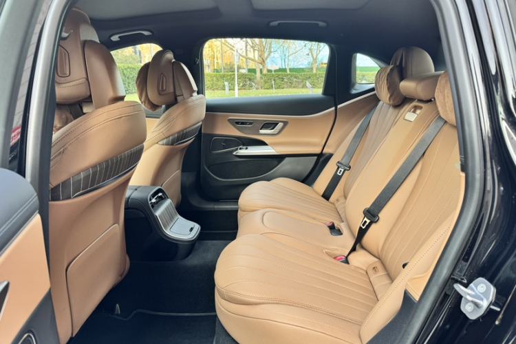 Used Mercedes-Benz E-Class New Energy 2024 E 350 e L Plug-in Hybrid Sedan Interior 7