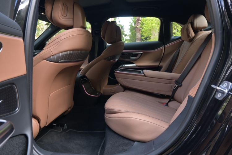 Used Mercedes-Benz E-Class New Energy 2024 E 350 e L Plug-in Hybrid Sedan Interior 7