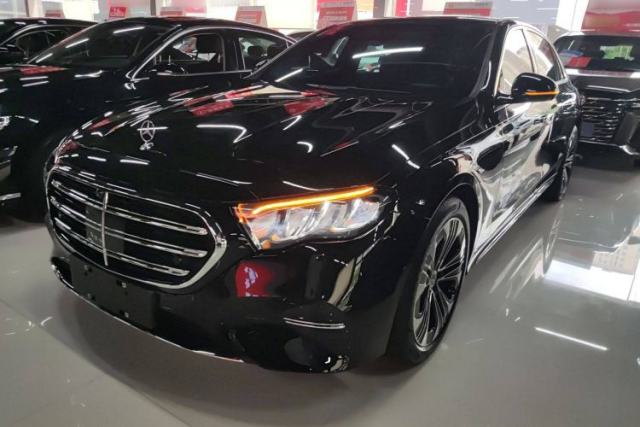 Mercedes-Benz E-Class New Energy 2024 E 350 e L Plug-in Hybrid Sedan usata