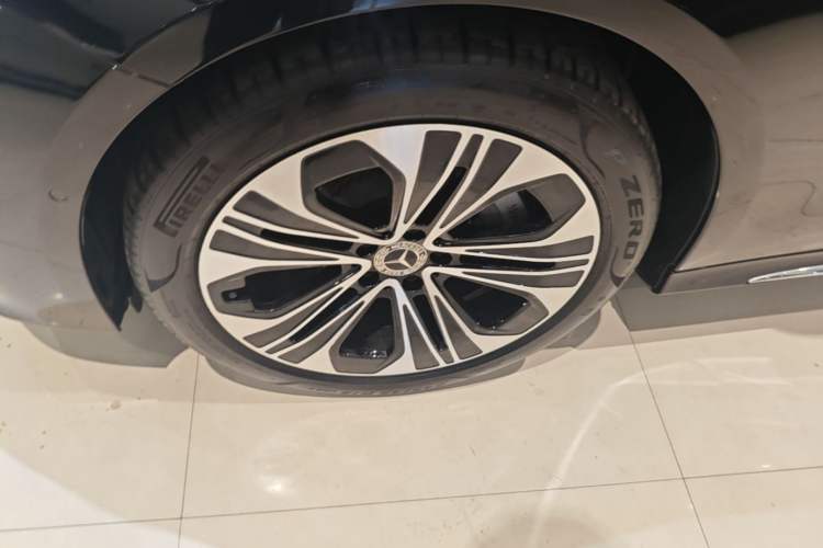 Used Mercedes-Benz E-Class New Energy 2024 E 350 e L Plug-in Hybrid Sedan Left Front Wheel Hub