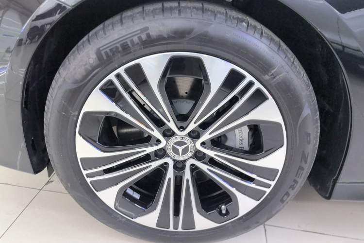 Used Mercedes-Benz E-Class New Energy 2024 E 350 e L Plug-in Hybrid Sedan Left Front Wheel Hub