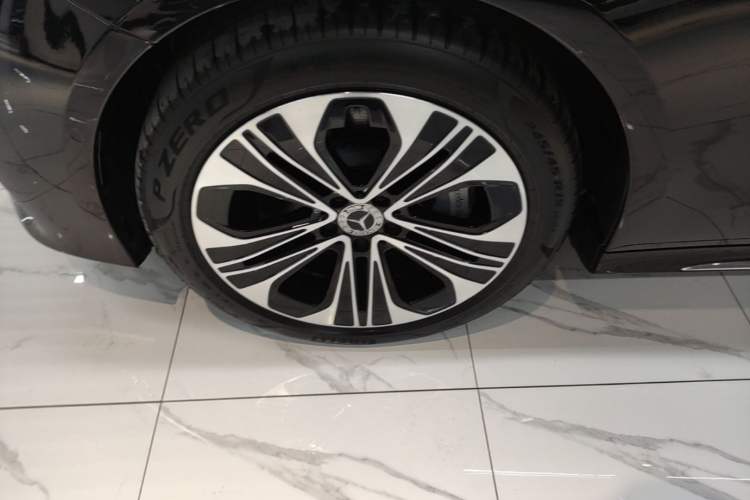 Used Mercedes-Benz E-Class New Energy 2024 E 350 e L Plug-in Hybrid Sedan Left Front Wheel Hub