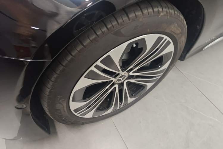 Used Mercedes-Benz E-Class New Energy 2024 E 350 e L Plug-in Hybrid Sports Sedan Left Front Wheel Hub