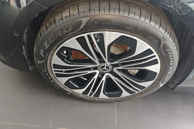 Used Mercedes-Benz E-Class New Energy 2024 E 350 e L Plug-in Hybrid Sedan Left Front Wheel Hub