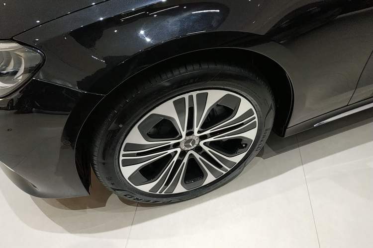 Used Mercedes-Benz E-Class New Energy 2024 E 350 e L Plug-in Hybrid Sedan Left Front Wheel Hub