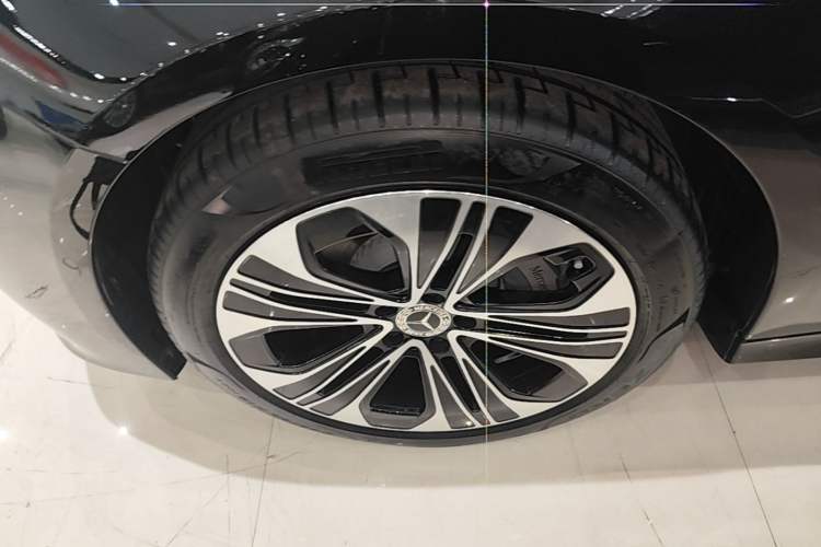Used Mercedes-Benz E-Class New Energy 2024 E 350 e L Plug-in Hybrid Sedan Left Front Wheel Hub