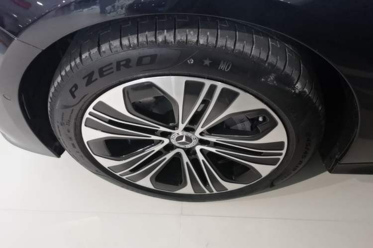 Used Mercedes-Benz E-Class New Energy 2024 E 350 e L Plug-in Hybrid Sedan Left Front Wheel Hub