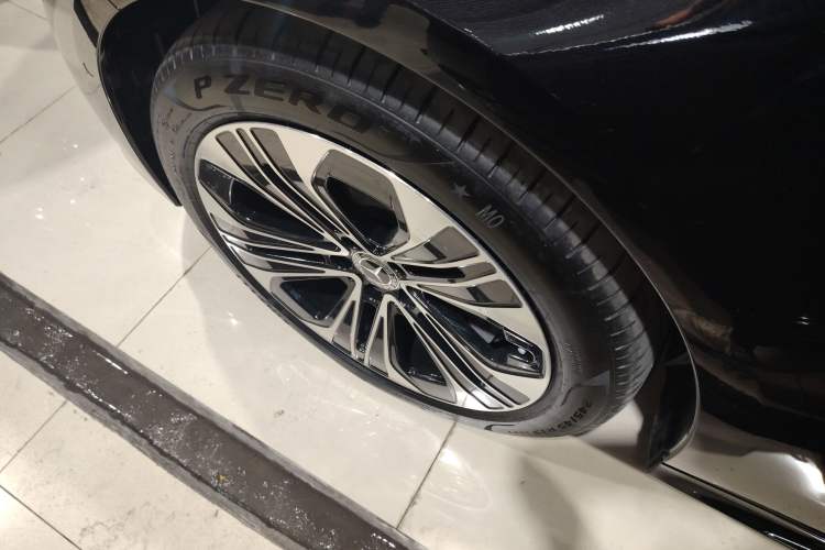 Used Mercedes-Benz E-Class New Energy 2024 E 350 e L Plug-in Hybrid Sedan Left Front Wheel Hub