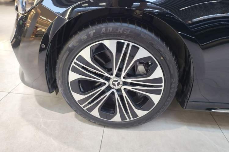 Used Mercedes-Benz E-Class New Energy 2024 E 350 e L Plug-in Hybrid Sedan Left Front Wheel Hub