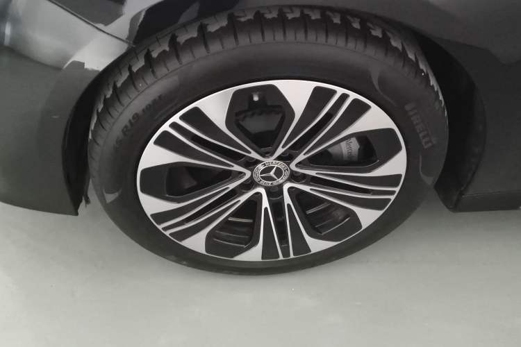 Used Mercedes-Benz E-Class New Energy 2024 E 350 e L Plug-in Hybrid Sedan Left Front Wheel Hub