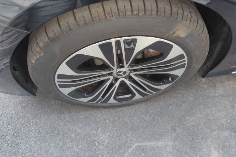 Used Mercedes-Benz E-Class New Energy 2024 E 350 e L Plug-in Hybrid Sedan Left Front Wheel Hub