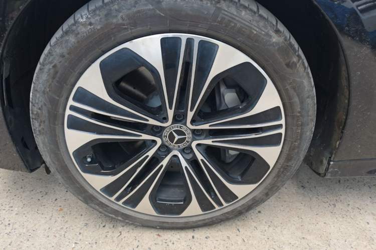 Used Mercedes-Benz E-Class New Energy 2024 E 350 e L Plug-in Hybrid Sedan Left Front Wheel Hub