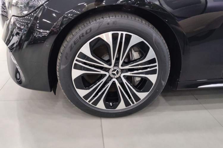 Used Mercedes-Benz E-Class New Energy 2024 E 350 e L Plug-in Hybrid Sedan Left Front Wheel Hub