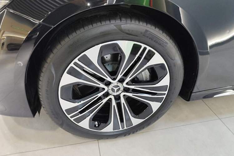Used Mercedes-Benz E-Class New Energy 2024 E 350 e L Plug-in Hybrid Sedan Left Front Wheel Hub