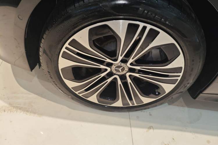 Used Mercedes-Benz E-Class New Energy 2024 E 350 e L Plug-in Hybrid Sedan Left Front Wheel Hub