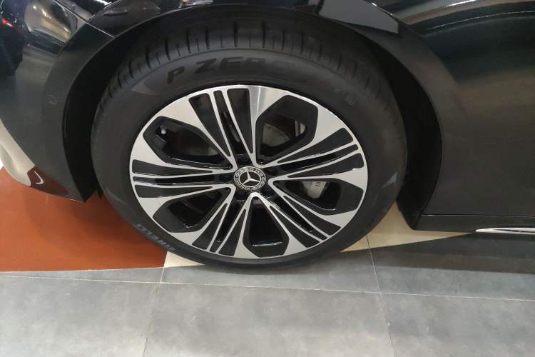 Used Mercedes-Benz E-Class New Energy 2024 E 350 e L Plug-in Hybrid Sedan Left Front Wheel Hub