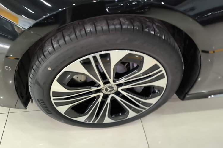 Used Mercedes-Benz E-Class New Energy 2024 E 350 e L Plug-in Hybrid Sedan Left Front Wheel Hub
