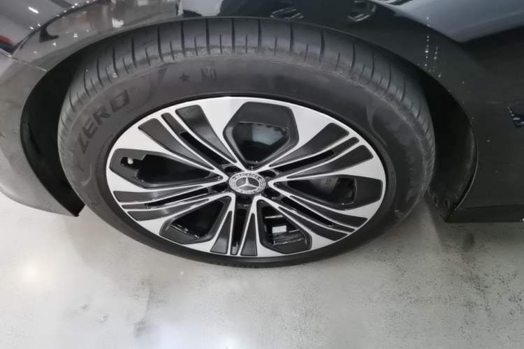 Used Mercedes-Benz E-Class New Energy 2024 E 350 e L Plug-in Hybrid Sedan Left Front Wheel Hub