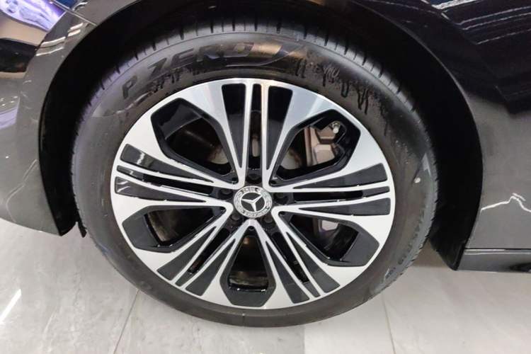Used Mercedes-Benz E-Class New Energy 2024 E 350 e L Plug-in Hybrid Sedan Left Front Wheel Hub