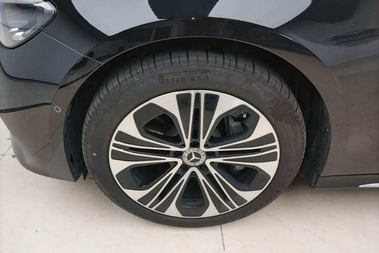 Used Mercedes-Benz E-Class New Energy 2024 E 350 e L Plug-in Hybrid Sedan Left Front Wheel Hub
