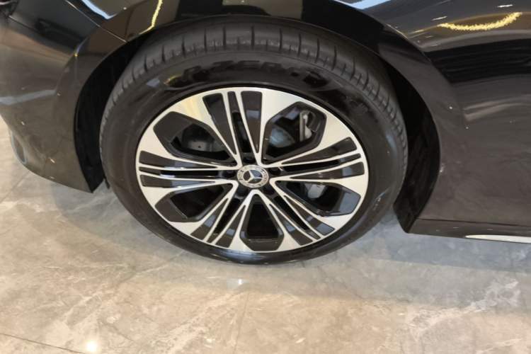 Used Mercedes-Benz E-Class New Energy 2024 E 350 e L Plug-in Hybrid Sedan Left Front Wheel Hub