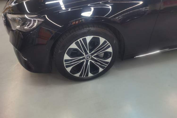 Used Mercedes-Benz E-Class New Energy 2024 E 350 e L Plug-in Hybrid Sedan Left Front Wheel Hub