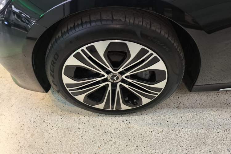 Used Mercedes-Benz E-Class New Energy 2024 E 350 e L Plug-in Hybrid Sedan Left Front Wheel Hub