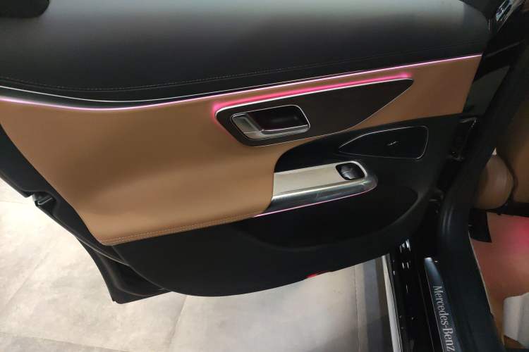Used Mercedes-Benz E-Class New Energy 2024 E 350 e L Plug-in Hybrid Sedan Left Rear Door Interior