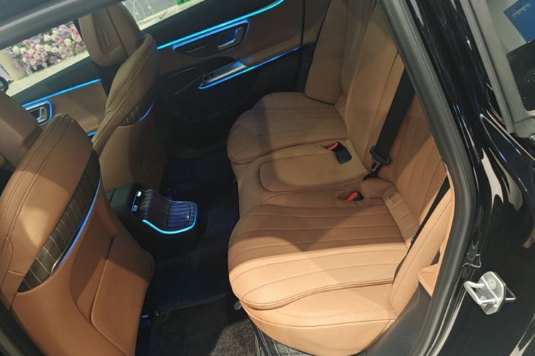 Used Mercedes-Benz E-Class New Energy 2024 E 350 e L Plug-in Hybrid Sedan Left Rear Seat