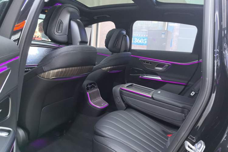 Used Mercedes-Benz E-Class New Energy 2024 E 350 e L Plug-in Hybrid Sedan Left Rear Seat