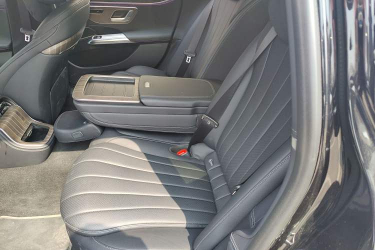 Used Mercedes-Benz E-Class New Energy 2024 E 350 e L Plug-in Hybrid Sedan Left Rear Seat