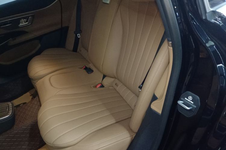 Used Mercedes-Benz E-Class New Energy 2024 E 350 e L Plug-in Hybrid Sedan Left Rear Seat