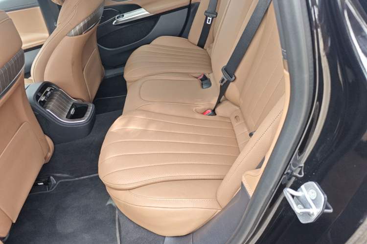 Used Mercedes-Benz E-Class New Energy 2024 E 350 e L Plug-in Hybrid Sedan Left Rear Seat